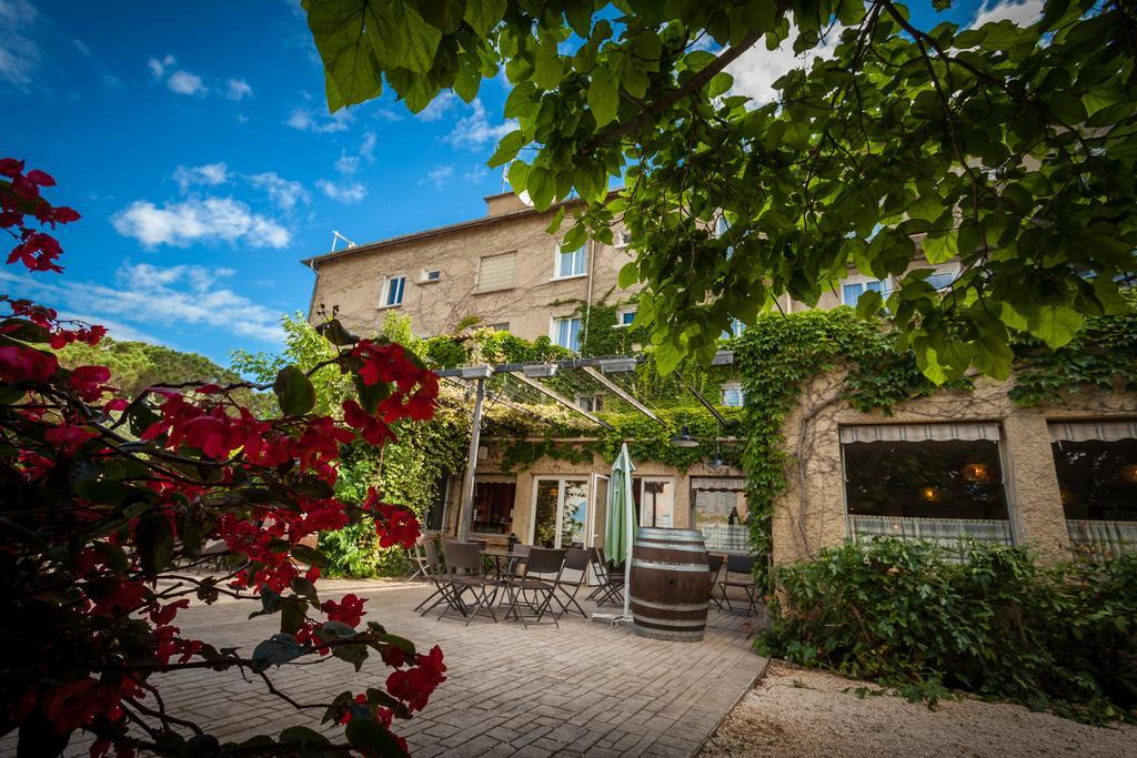 Logis Vignes Blanches*** Hotel Cosy Et Restaurant De Terroir Beaucaire  Bagian luar foto